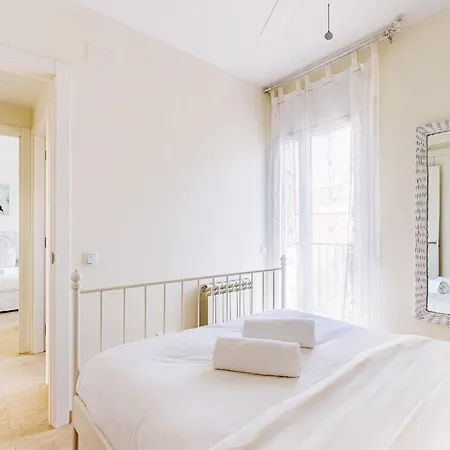 Centre Deluxe Penthouse Apartment *